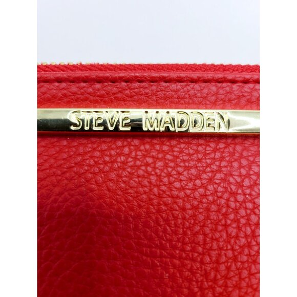 Steve Madden Red Pebble Texture Wristlet Pouch With Gold-Tone Hardware & Zipper - Picture 3 of 10